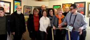 L'atelier de peinture d'Envol Isère Autisme expose à la Bibliothèque